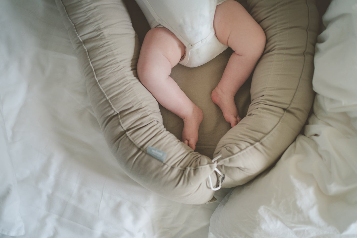 Babynest - Taupe | Schlaft gut! - fabelhaftly.de