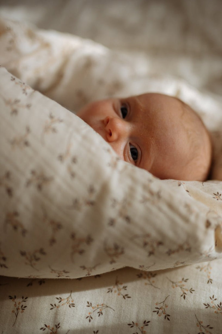 Daunenwickeldecke - Hagebutte | Gemütlichkeit und Komfort für dein Baby - fabelhaftly.de