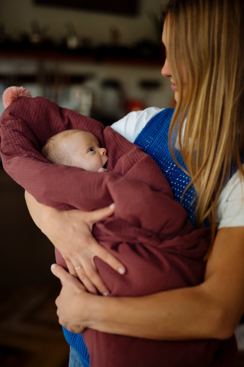 Daunenwickeldecke - Pome Granate | Gemütlichkeit und Komfort für dein Baby - fabelhaftly.de
