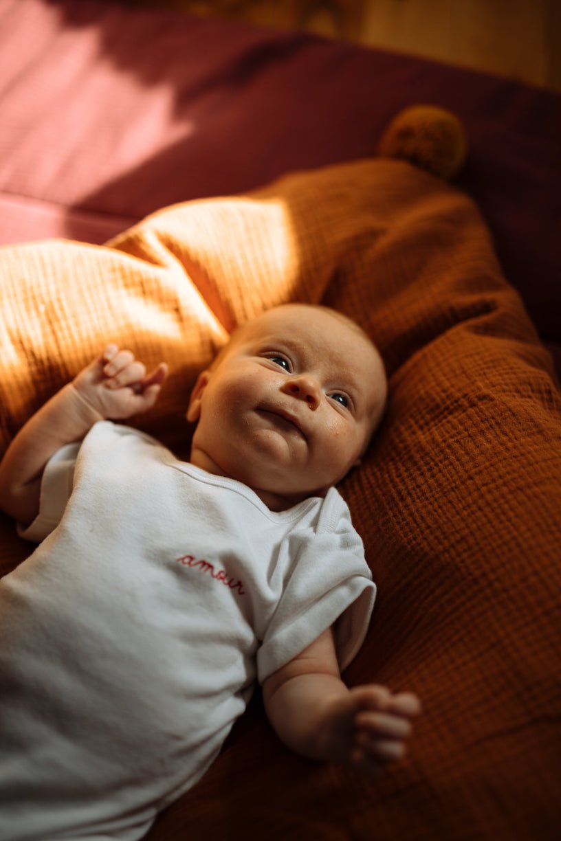 Daunenwickeldecke - Zimt | Gemütlichkeit und Komfort für dein Baby - fabelhaftly.de