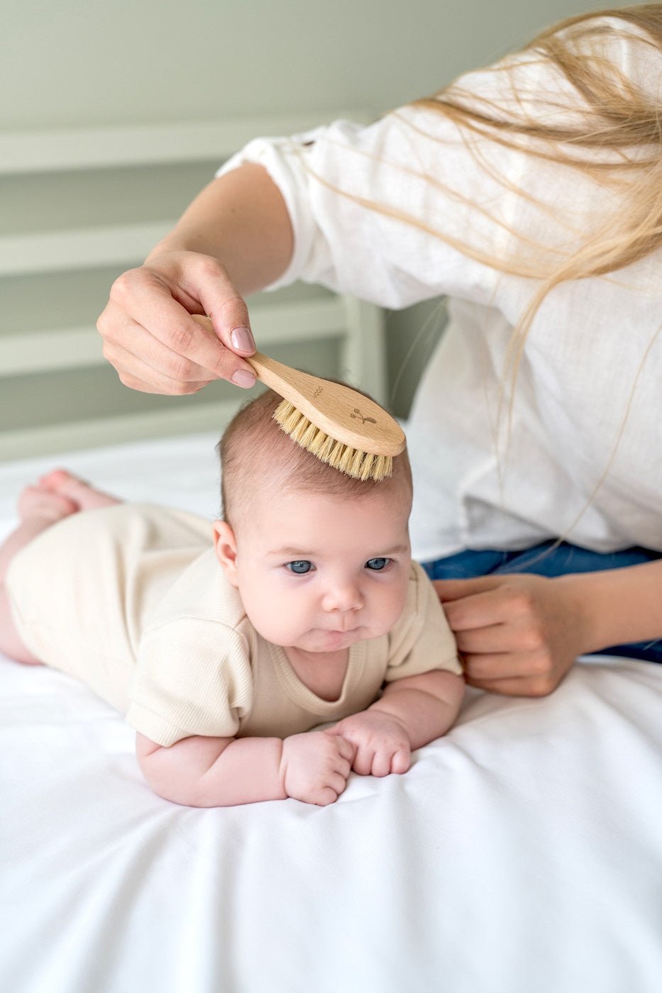 Natürliche Baby Haarbürste mit Naturborsten - fabelhaftly.de