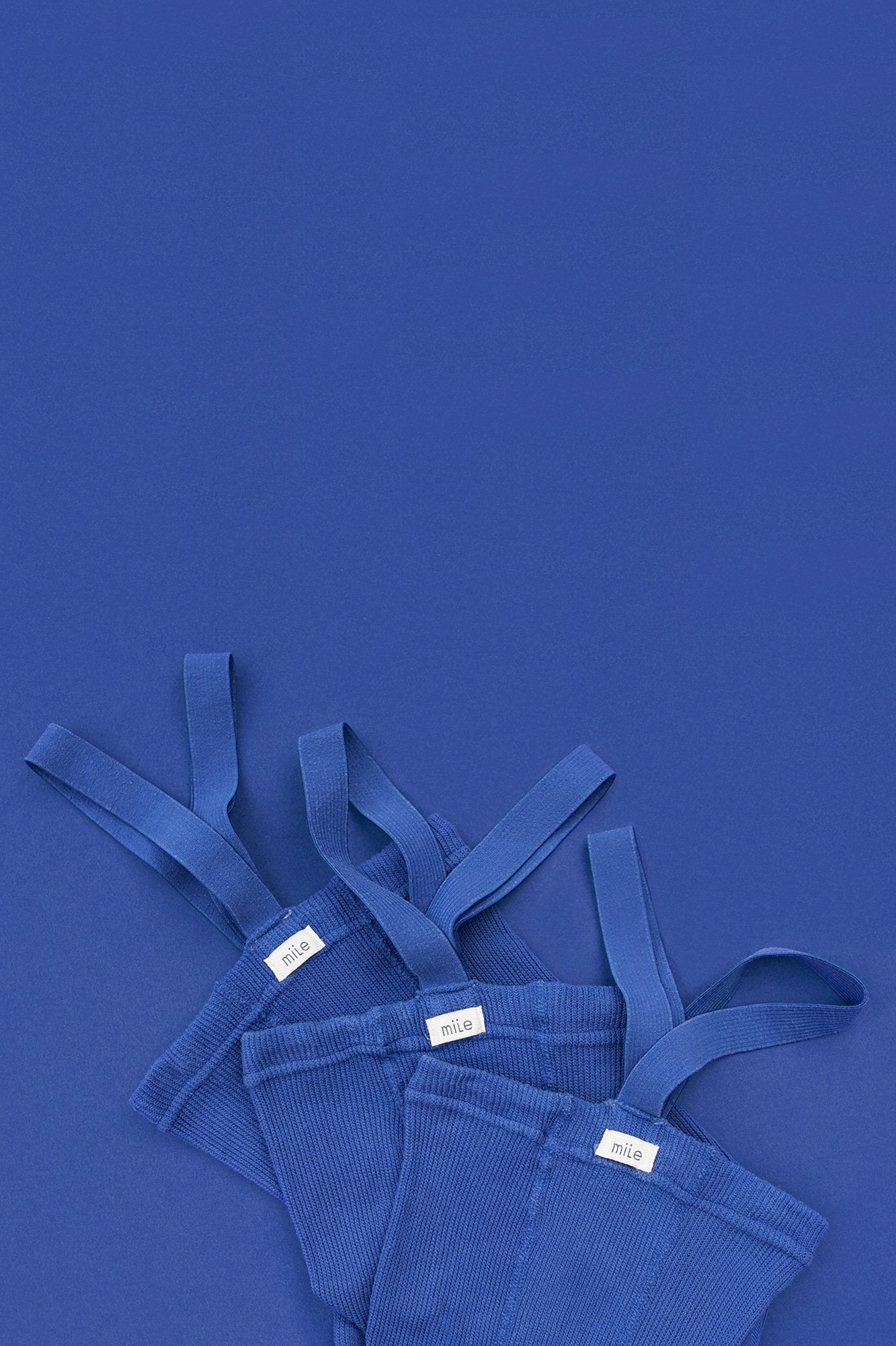 Strumpfhose mit Hosenträgern - Kobaltblau - fabelhaftly.de